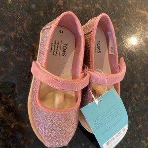 NWT Toddler size 8 Toms Mary Jane sparkles shoes